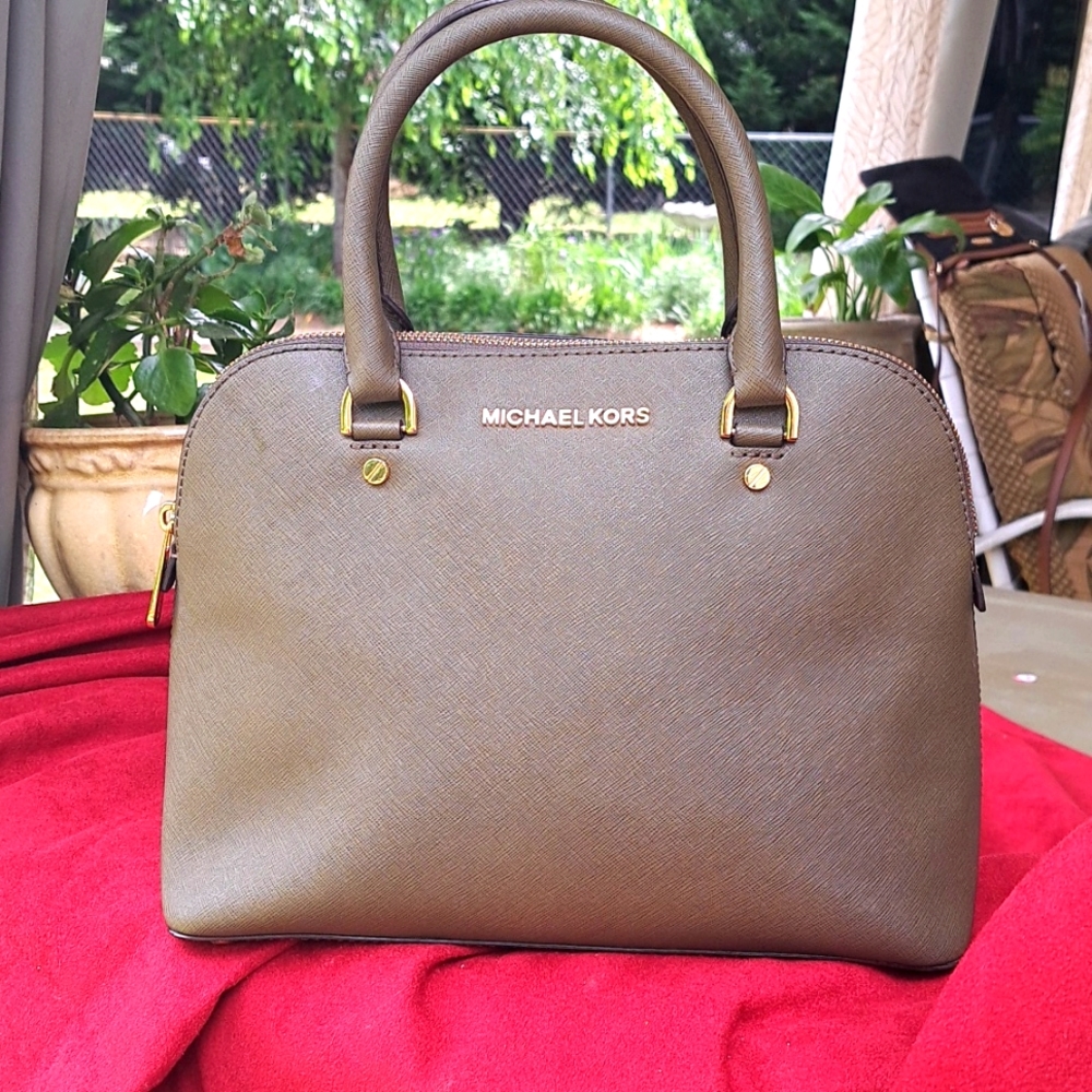 Michael Kors Olive Green Leather Shoulder/ Crossbody Bag Excellent Used Cond.
